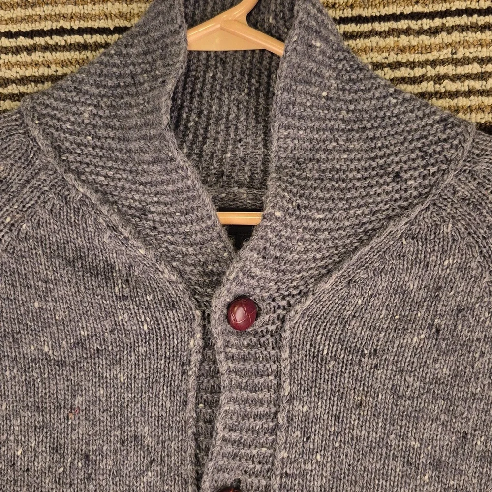 J CREW Grey Weave Knit Wool Blend Leather Buttons Mens M Cardigan Shawl‎ Sweater